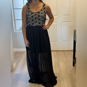 Elegant Black Lace Maxi Dress
